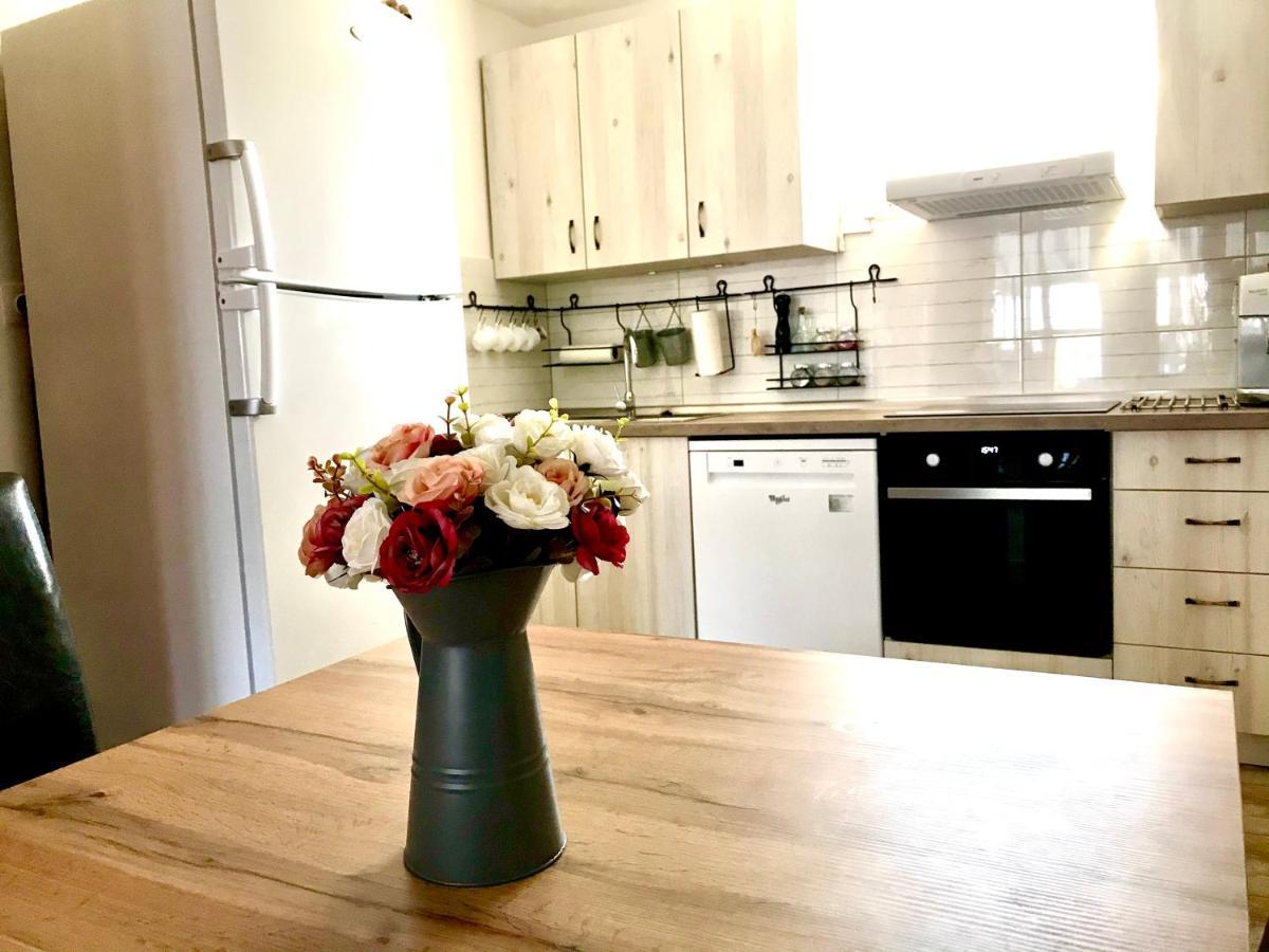 Viharsarki Apartman Gyula Bagian luar foto
