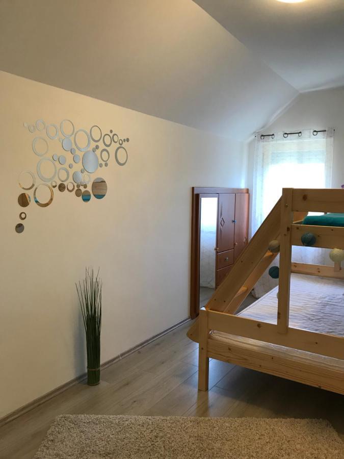 Viharsarki Apartman Gyula Bagian luar foto